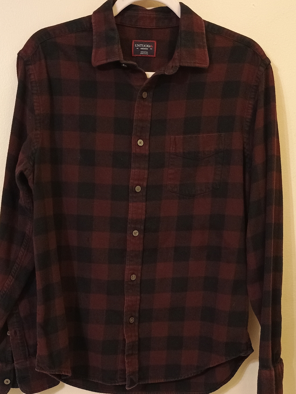 UNTUCKit Burgundy Black Buffalo Plaid Button Down Shirt Size Medium